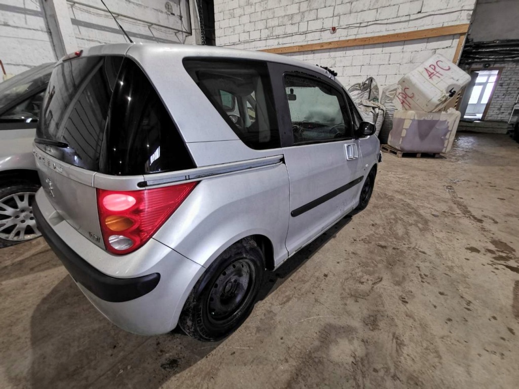 Купить Peugeot 1007 коробка предохранителей 2007 1.4l 9653495880 9653495880
