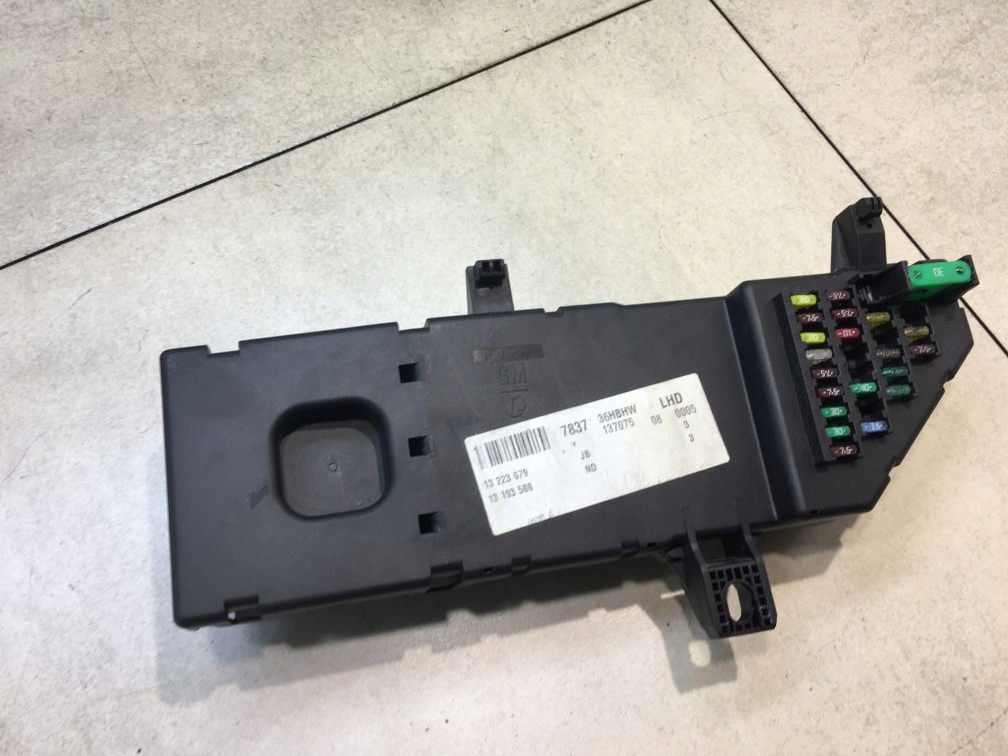 фото №4, Коробка предохранителей vectra c 13223679 13193588