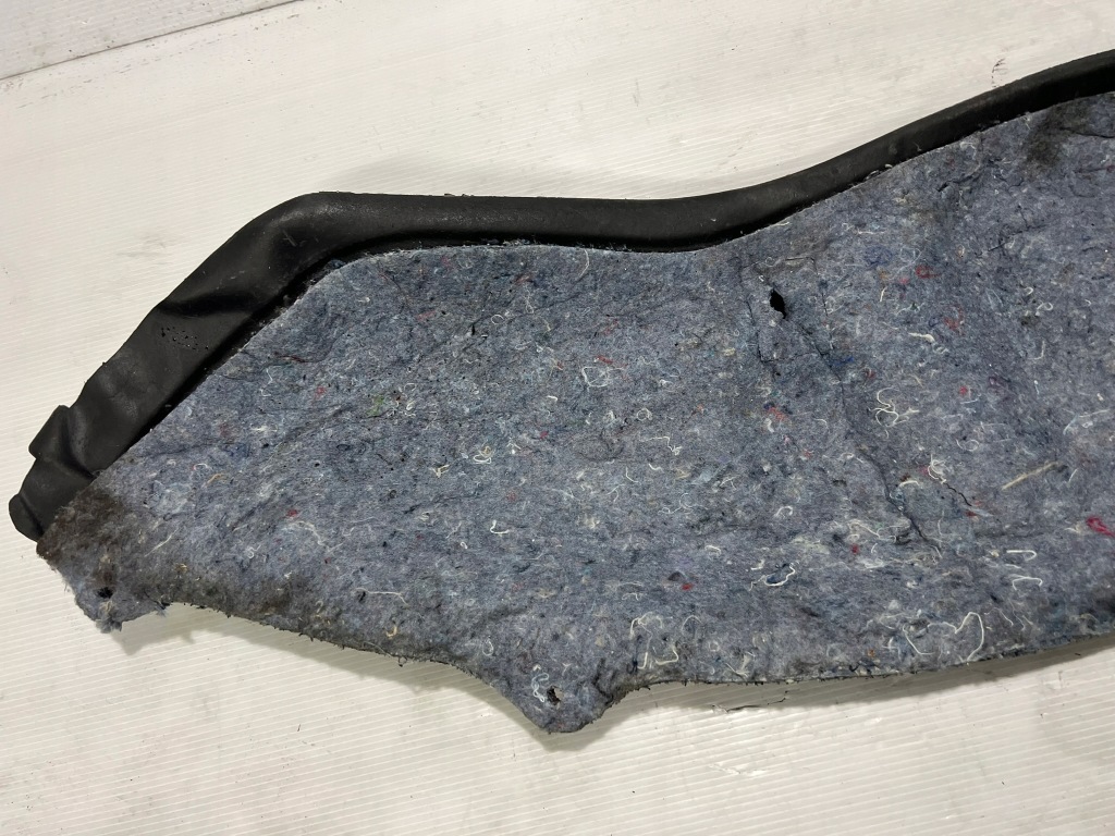 Захист підкрилок права mercedes ml w163 a1636800625 в Україні