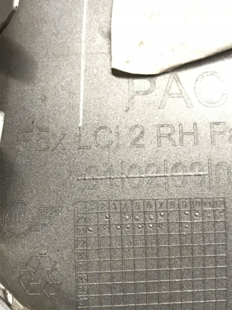 Оригінальний номер кутик бампера правий перед mini f55 f56 lci lift 20- 9450548 Зі Шроту