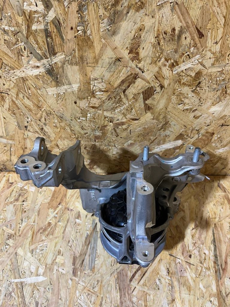 фото №7, Кронштейн кронштейн подушка двигуна q5 a6 s6 c8 a7 4k 80a399295 80a399296 22r