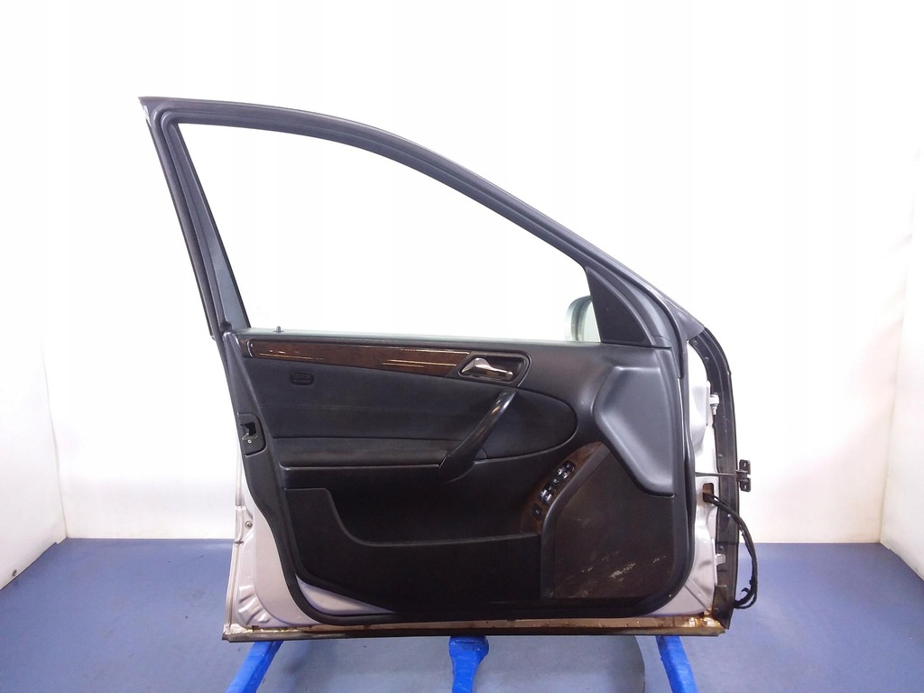 фото №9, Mercedes c w203 sedan дверь перед левая 744