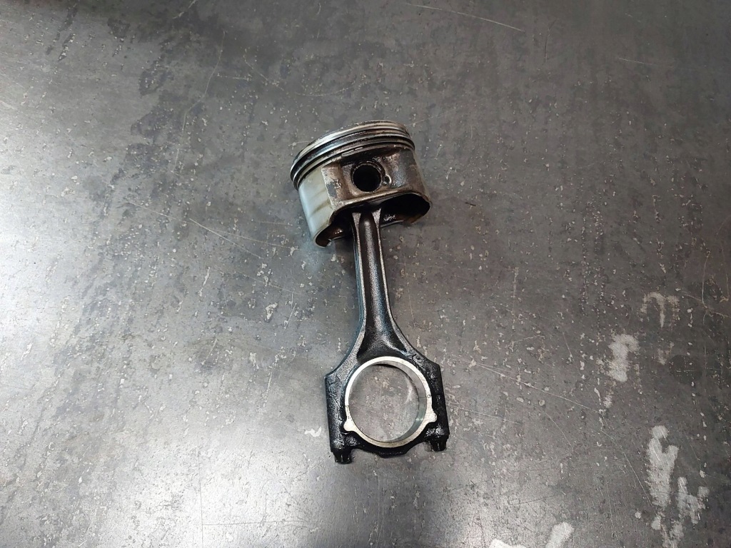Поршень с шатун bmw 3 e46 316i 1.9 m43tub19 194e1 с Разборки