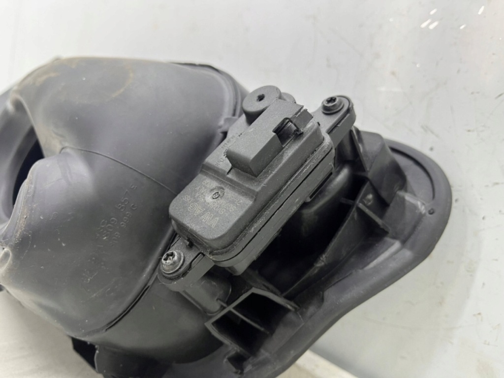 Крышка заливной топлива vw touran ii 5t 2015r.- 5ta809857e 5ta809799 Доставка