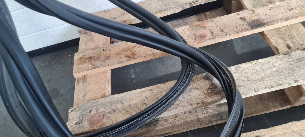 Jeep grand cherokee wl 2022 прокладка резиновый крышки багажника задний  короткий Киев