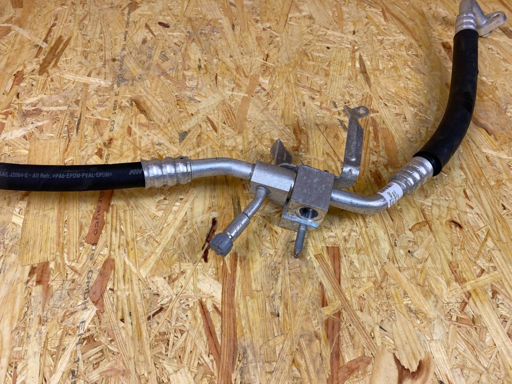 Купити Патрубок трубка шланг кондиціонера mercedes eqa eqb w243 h243 a2438307400