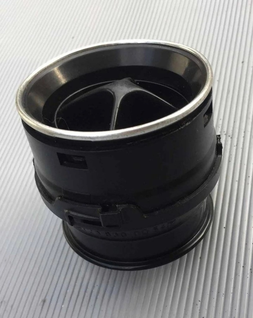 фото №5, Mercedes-benz w123 1982 решётка обдув панели