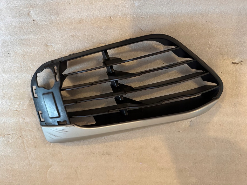 Купить Bmw x1 f48 левая решётка бампера