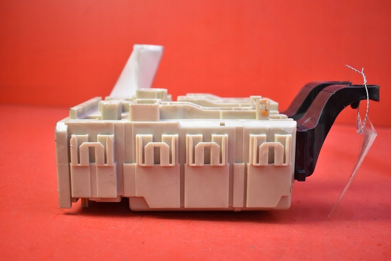 фото №9, Коробка запобіжників bsi 8273005j60 toyota avensis t27 2.0 d-4d 143 km