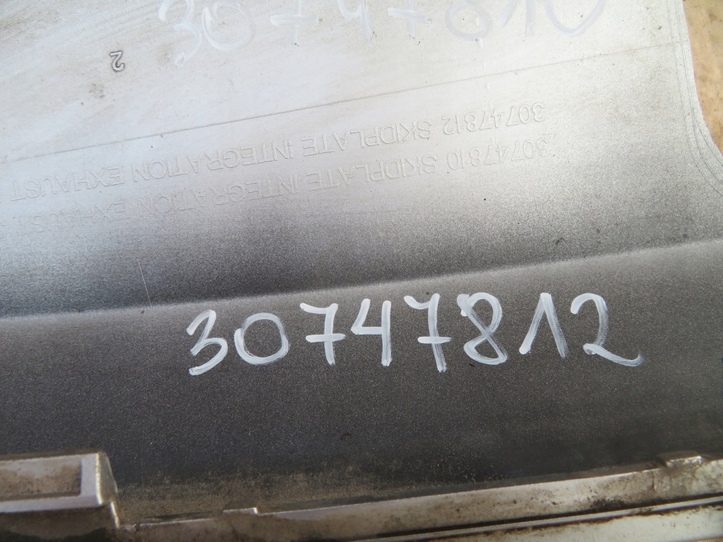 Volvo xc40 спойлер диффузор накладка бампера задняя 30747812, 30747810 с Разборки