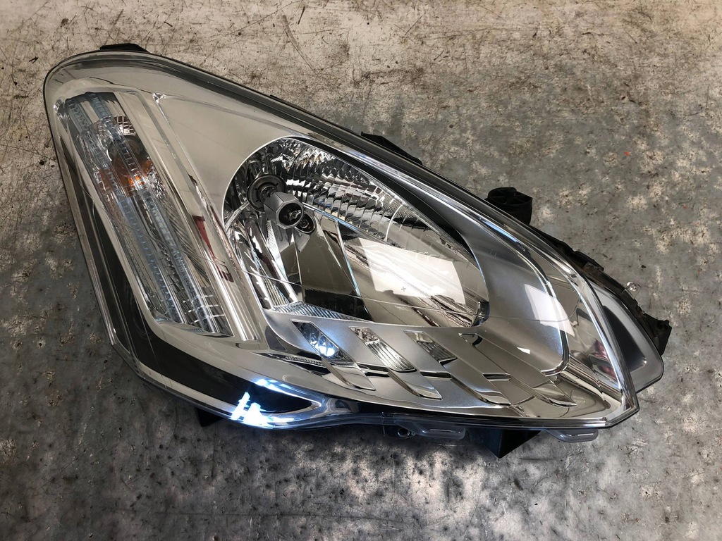 фото №1, Лампа правий перед citroen berlingo ii 9806306580