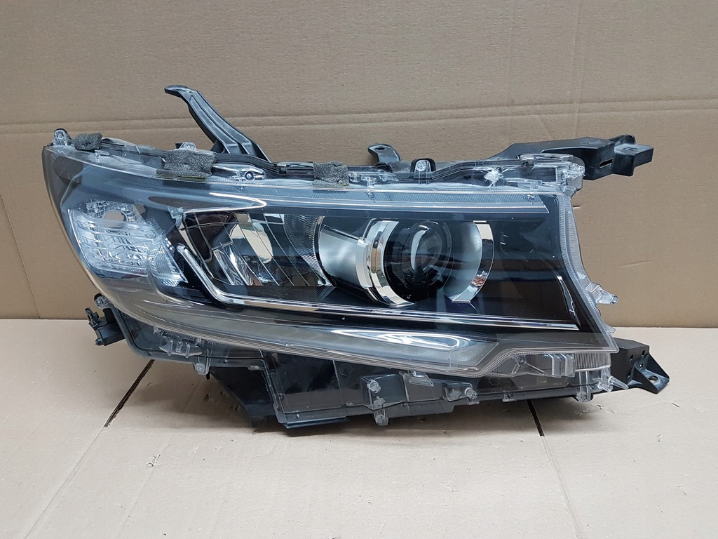 фото №1, Лампа перед правая toyota land cruiser 150 full led