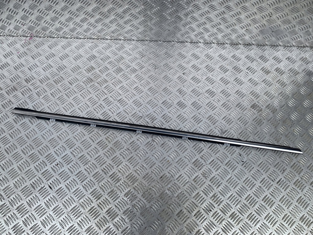 фото №1, Молдинг ущільнювач правий перед ceed iii lift 21-