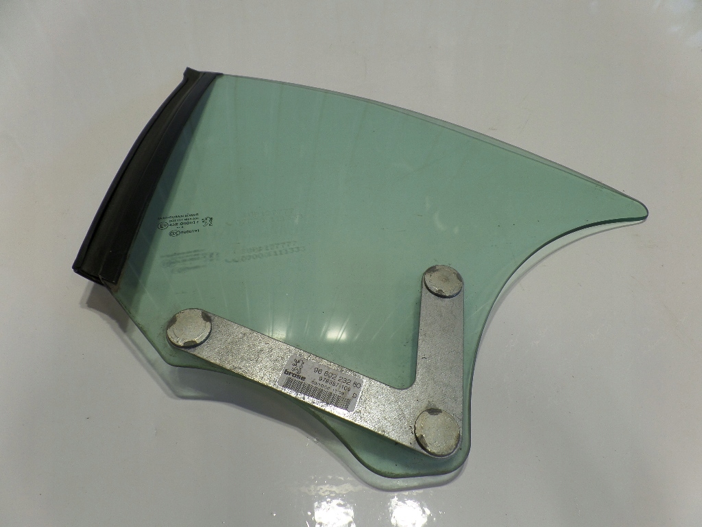 фото №1, Peugeot 207 cc стекло кузовная левая задняя