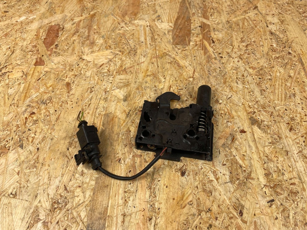 фото №6, Замок крепление засов капот audi tt 8s 8s0823509a 2014-