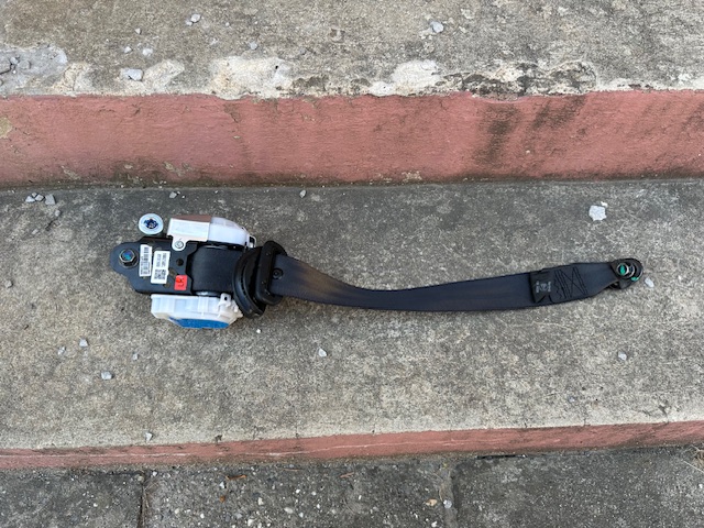 фото №1, Dacia spring натяжитель поперечина pas ремни безопасности ремонт