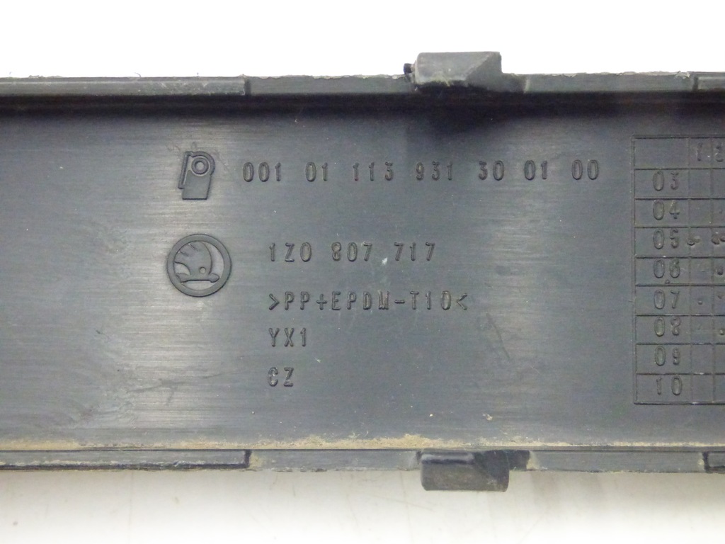 фото №7, Молдинг бампера левая skoda octavia ii 1z0807717