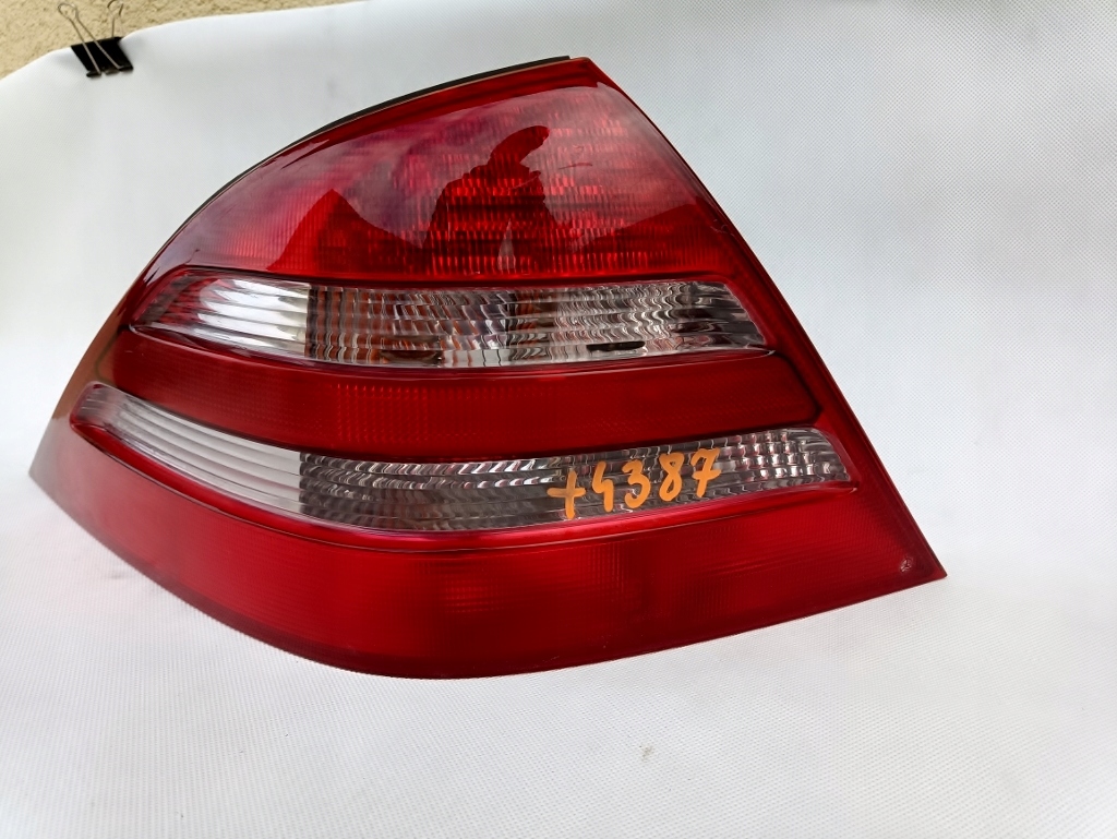 Фара левая задний  задняя mercedes w215 cl led Цена
