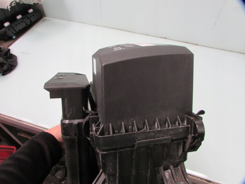 Kia rio iv 1.2 22r рестайлинг  корпус фильтра воздуха впуск воздухозаборник 28210-h8300 Киев