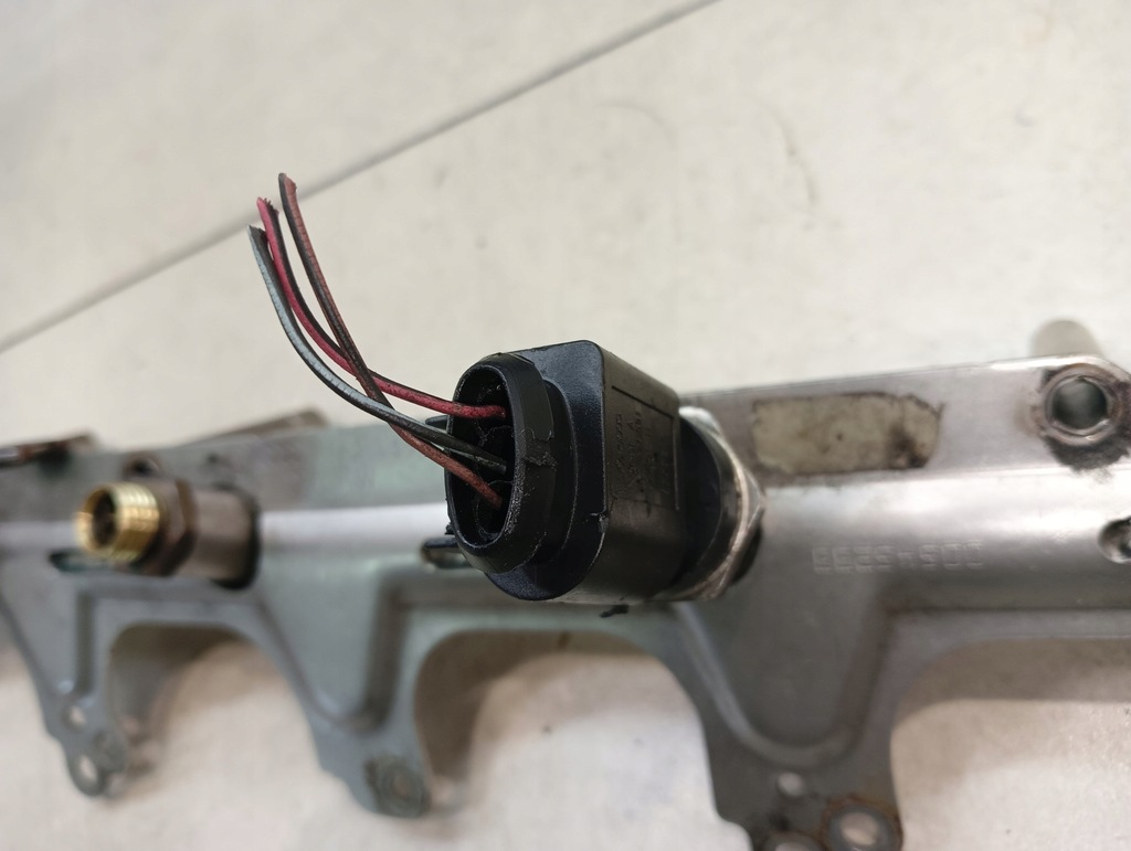 фото №7, Молдинг впрыскная audi a6 c6 06f133317l