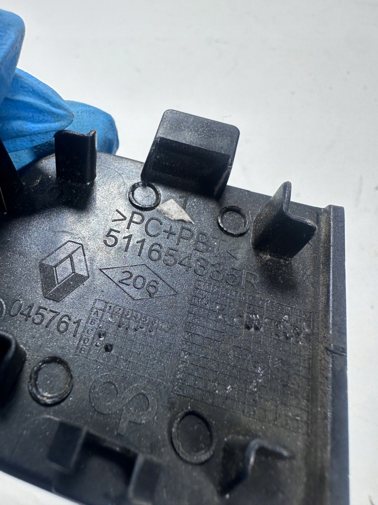 фото №3, Clio v заглушка фаркоп бампера задняя 511654335r