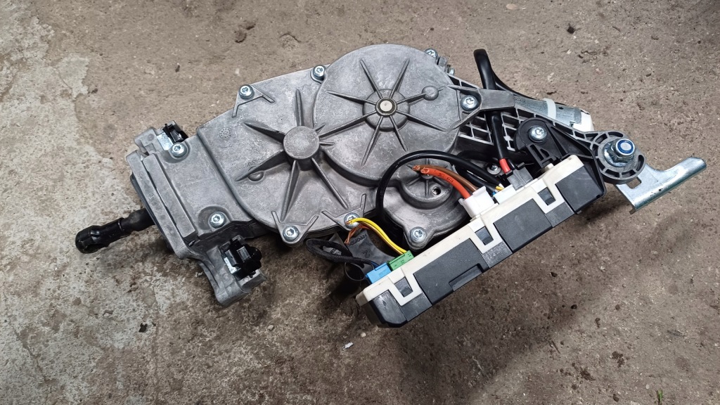 фото №1, Mercedes w212 механизм крышки задняя задний a2128203742