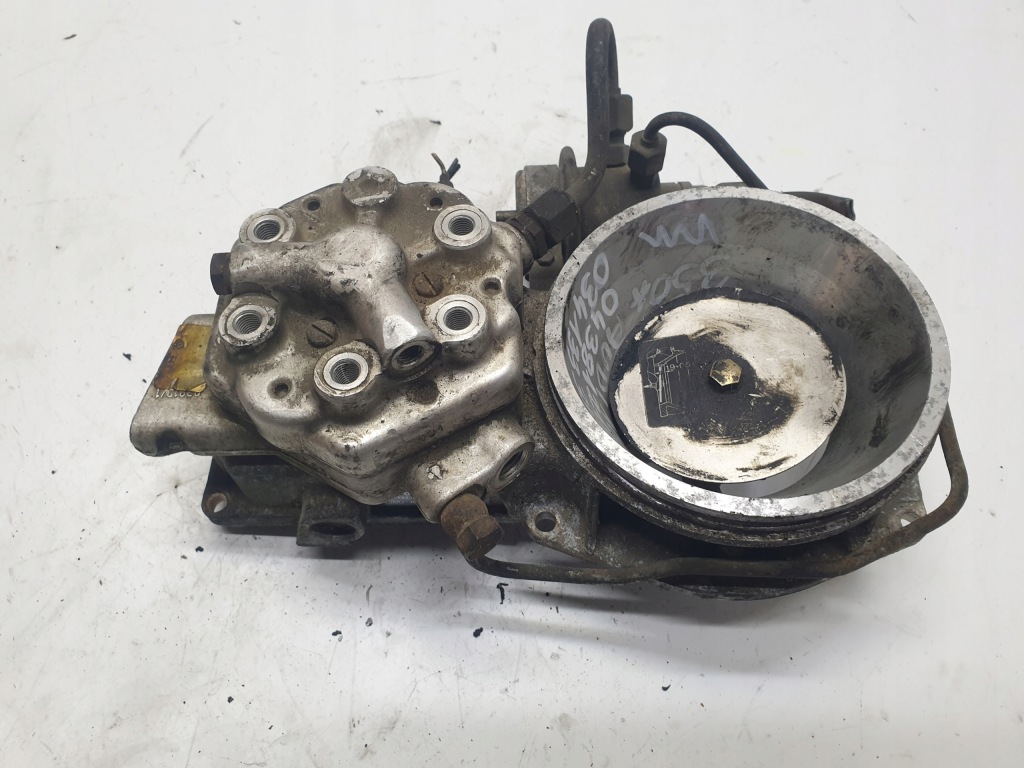 Купить Распределитель топлива audi 100 c 0438121013