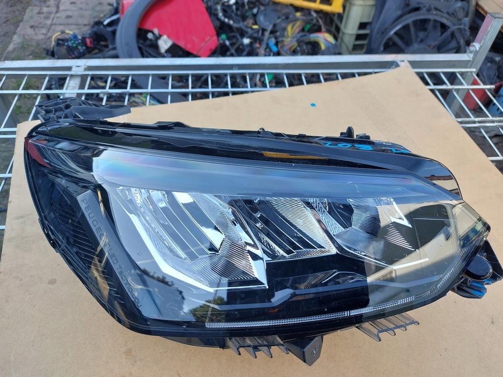 фото №1, Лампа передня права peugeot 208 2008 ii led 19- europa