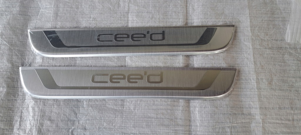 фото №1, Kia ceed sport молдинг декоративная порог перед a2450ade00