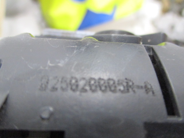 фото №9, Renault scenic iii замок двері правий задня 6 pin 825020005r