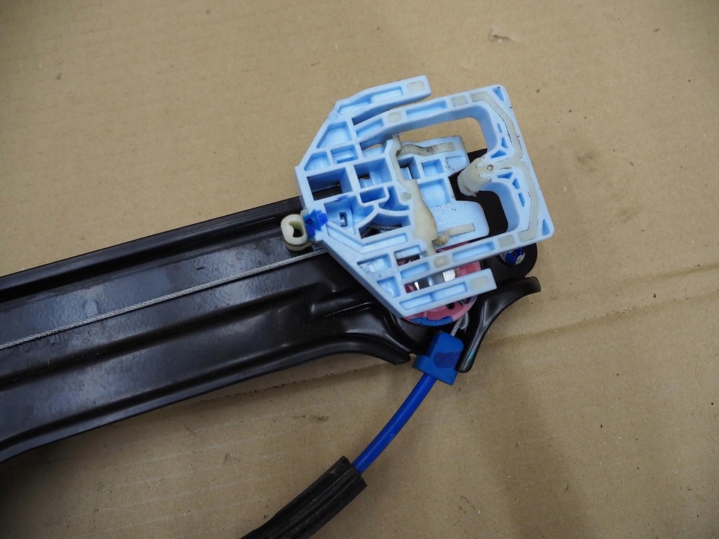 фото №11, Bmw 2 f46 подъемник механизм стекло правый перед