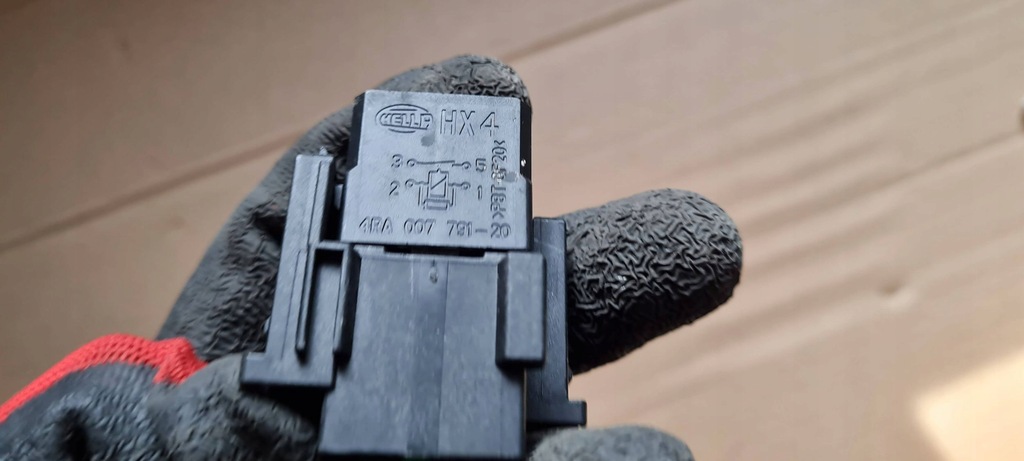 фото №7, A4 b8 s4 реле штекер тока мощности 4h0951253a a6 c7 4g a7 q5 a5