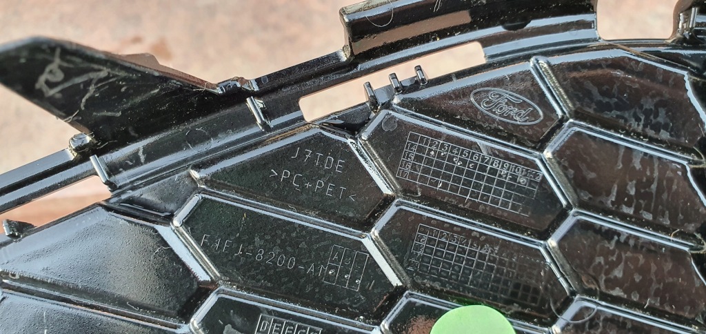 Ford focus mk3 рестайлинг  st решётка  решётка радиатора решётка бампера + левая решётка боковое Цена