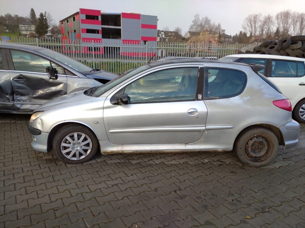 Peugeot 206 gt s16 hb 98- бампер задній задній Оригінал