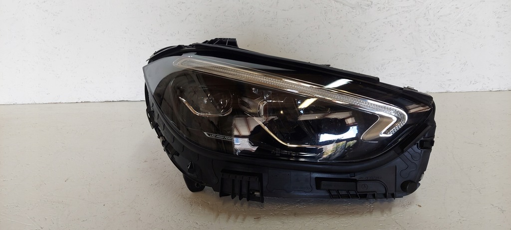 фото №1, Mercedes w206 лампа правая led high performance