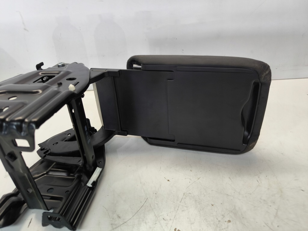 Підлокітник середній перед audi a4 b8 a5 8t велюр 8k0864283 оригінал !!! Київ