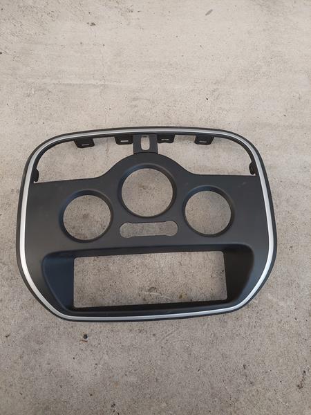 фото №1, Kangoo iii 13- рамка радио панель 682608849r