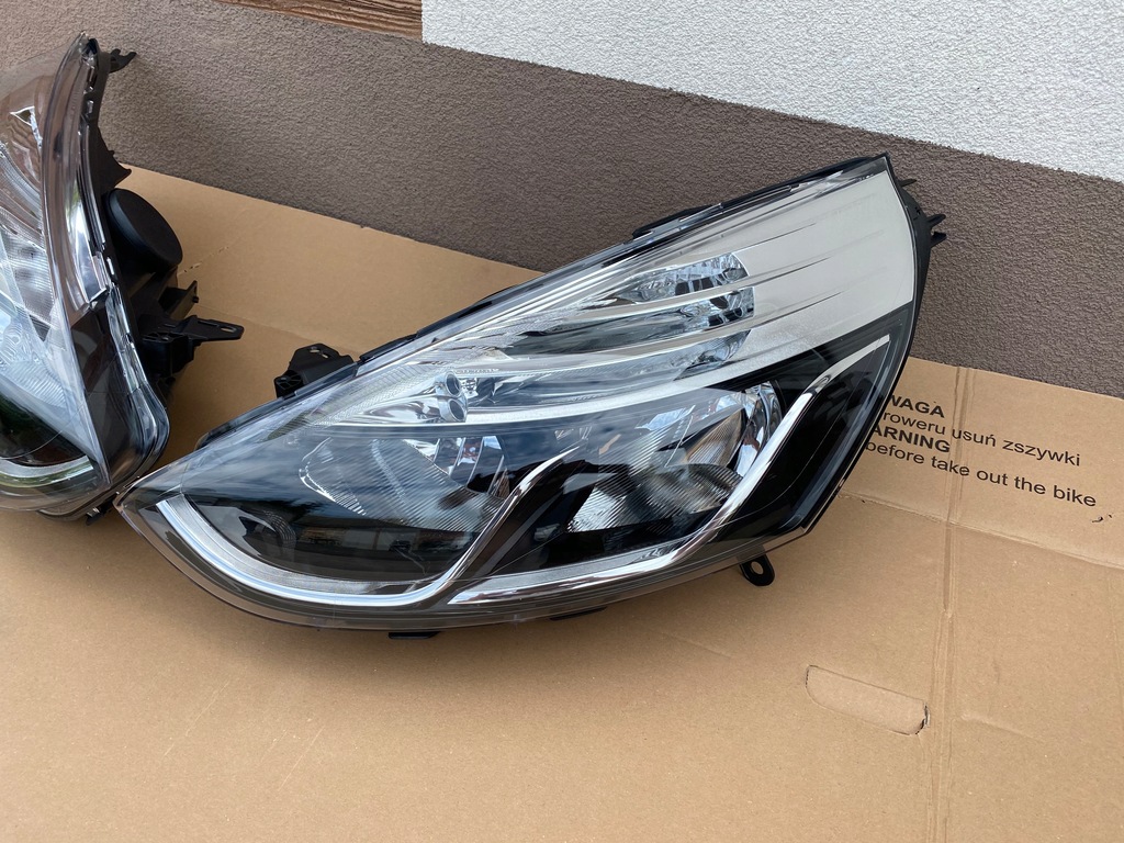 фото №2, Renault clio iv 2012 - лампа передняя левая + правая