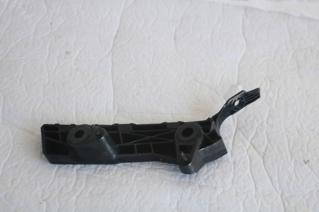 Mazda 3 направляющая правый перед бампера bjs7500t1 Доставка