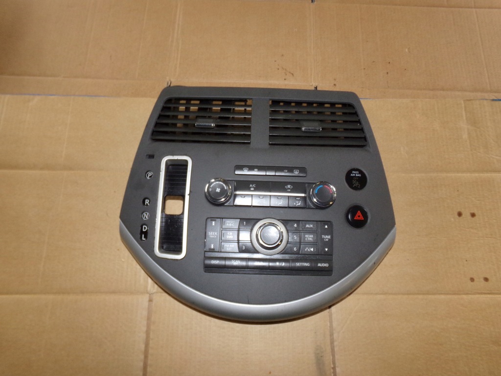 фото №1, Панель обдув радио управление quest iii 03-09