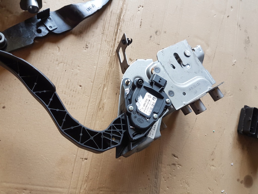 фото №1, Педаль потенциометр газа scenic 4 180027890r