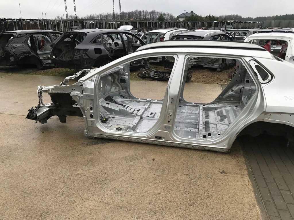 фото №1, Toyota bz4x subaru solterra 2023 поріг блок двигуна чверть лівий ліва