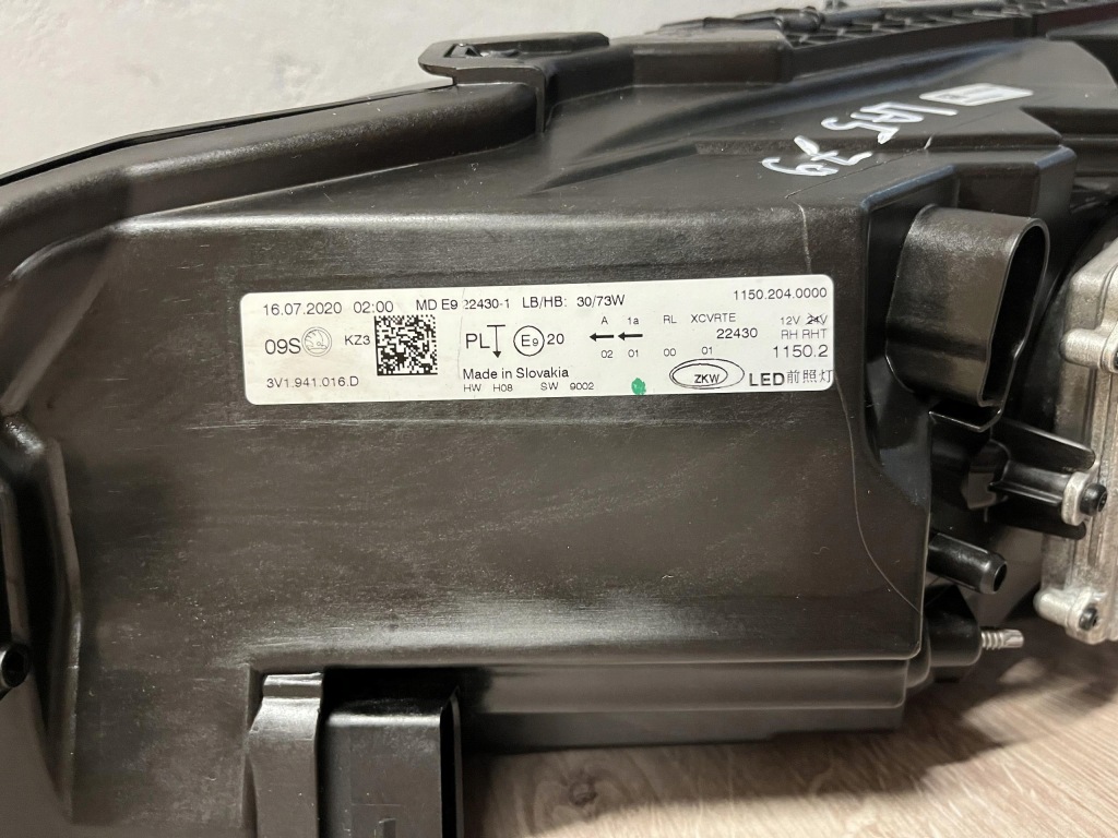 Skoda superb 3 3v1 комплект лампа перед full led Оригінал