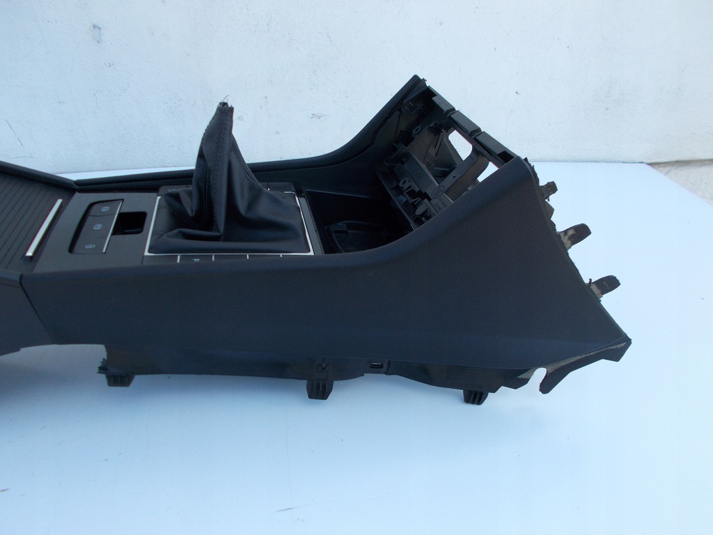 фото №12, Подлокотник туннель зарядное устройство skoda superb iii