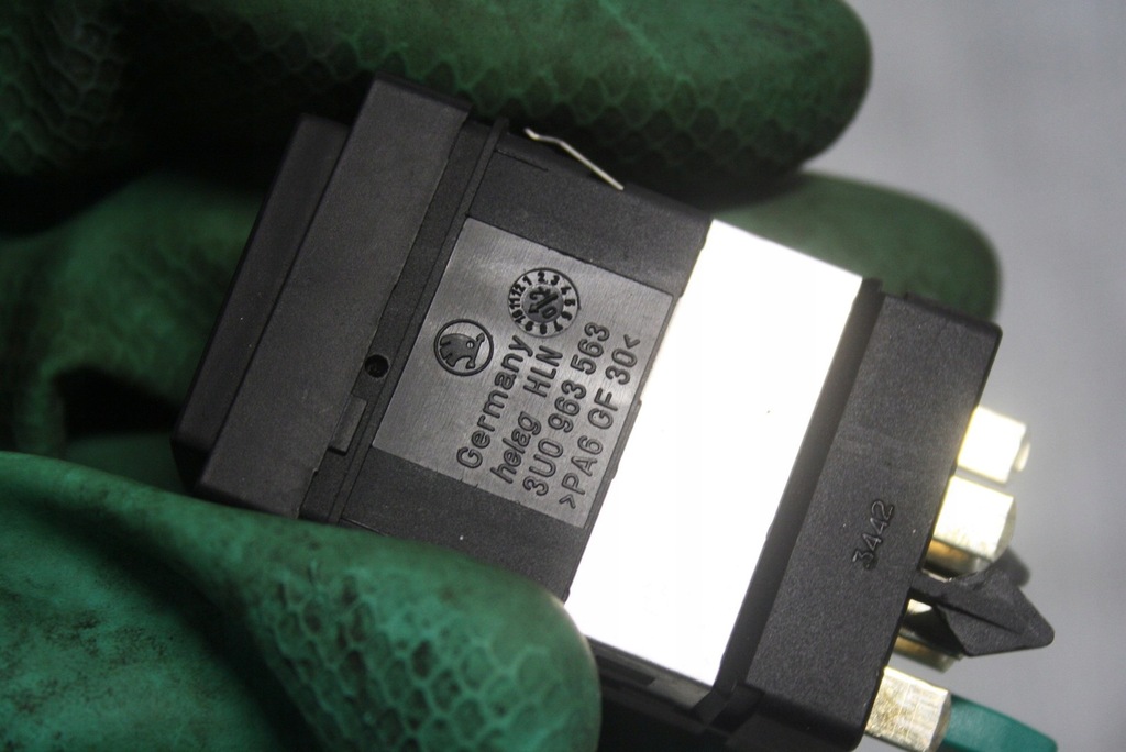 фото №12, Вимикач підігрів сидіння 3u0963563 superb i