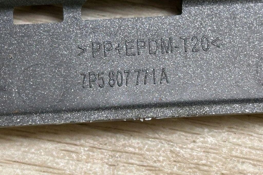 фото №14, Лівий напрямна заднього бампера porsche cayenne 92a 7p5807377a 3.0l 2016