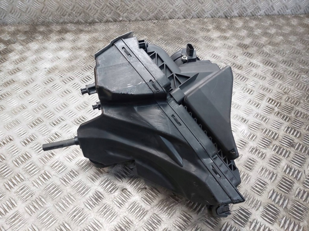 Корпус фильтра воздуха расходомер труба воздухозаборник audi a4 b8 2.0 tfsi Киев