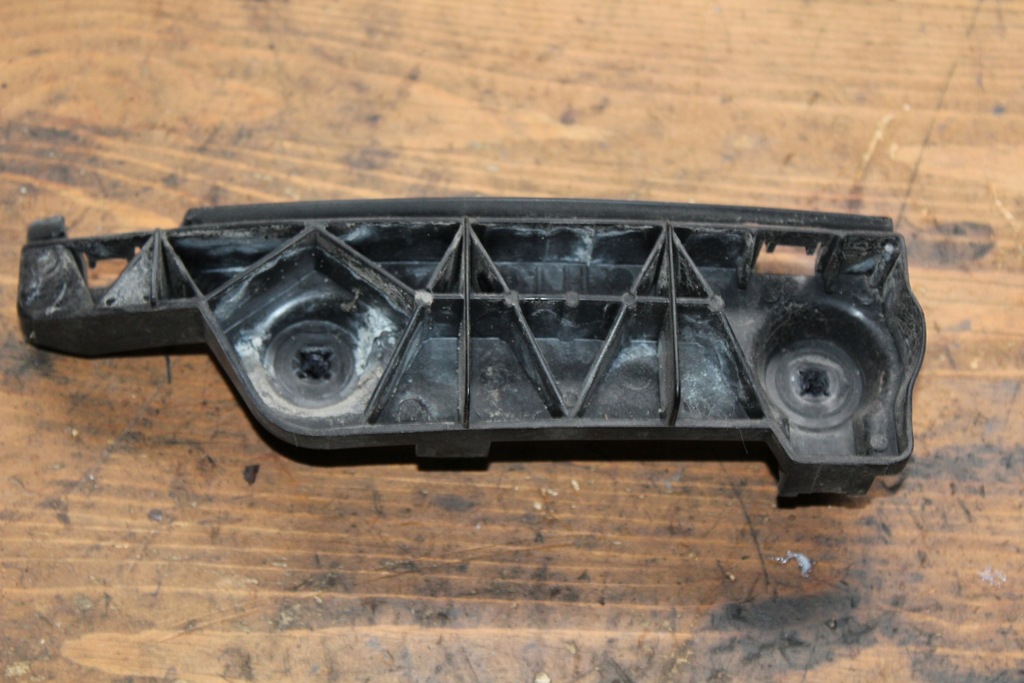 фото №9, Направляющая бампера левый lub правый задняя corolla verso i