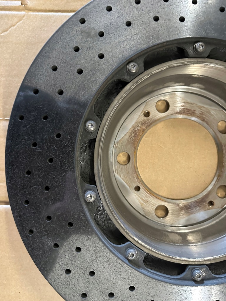 Диск тормозная керамическая левый задний  porsche 718 98135203101 98735203103 Доставка