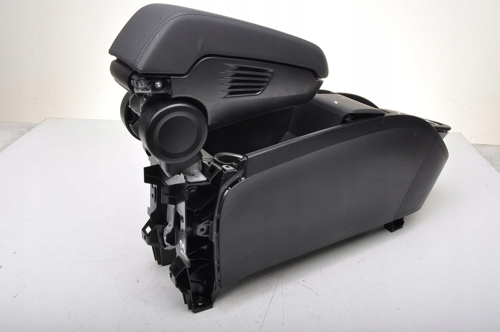 фото №10, Bmw i3 i01 туннель средний подлокотник